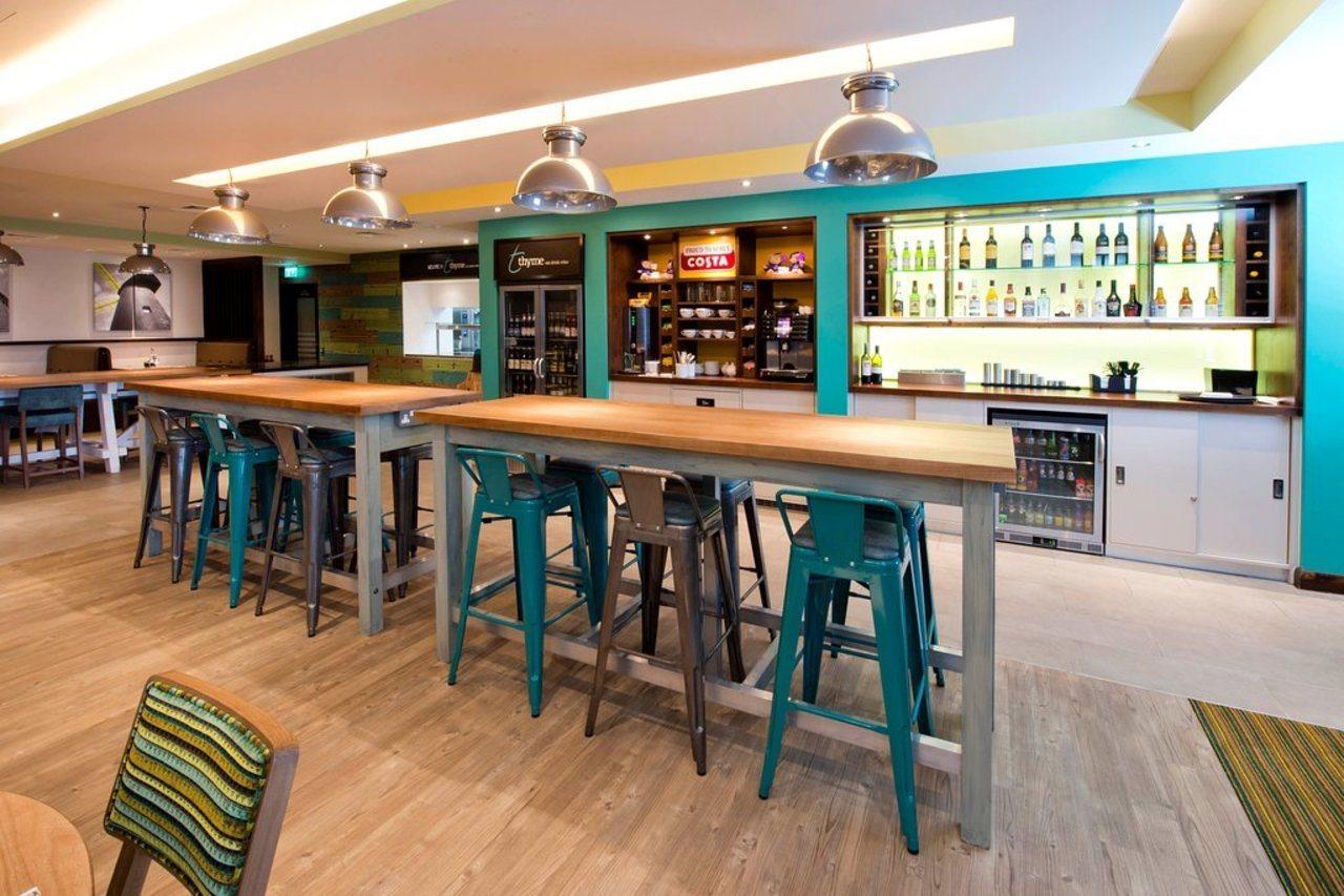 Premier Inn Manchester Airport Runger Lane North Хейл Экстерьер фото