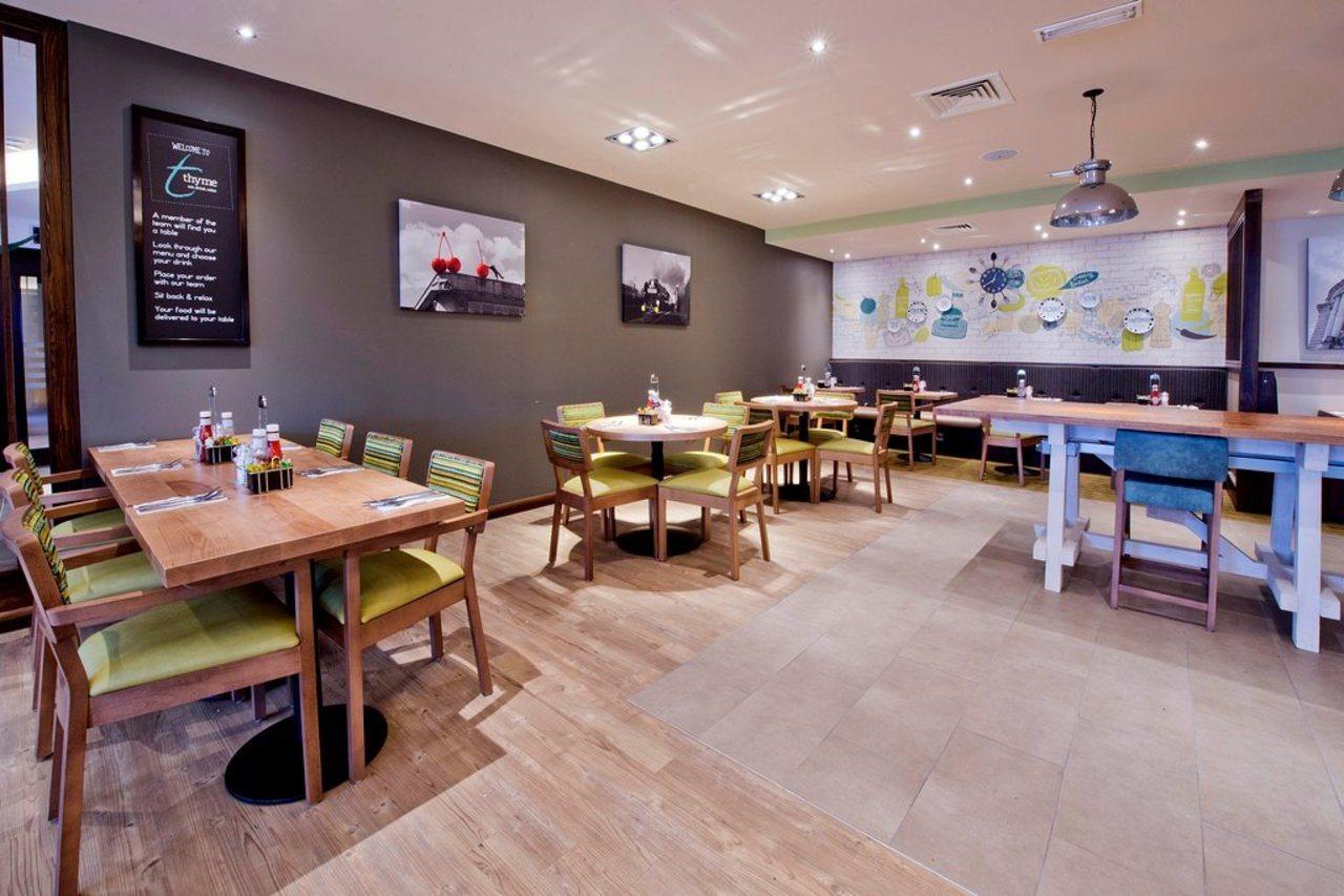 Premier Inn Manchester Airport Runger Lane North Хейл Экстерьер фото