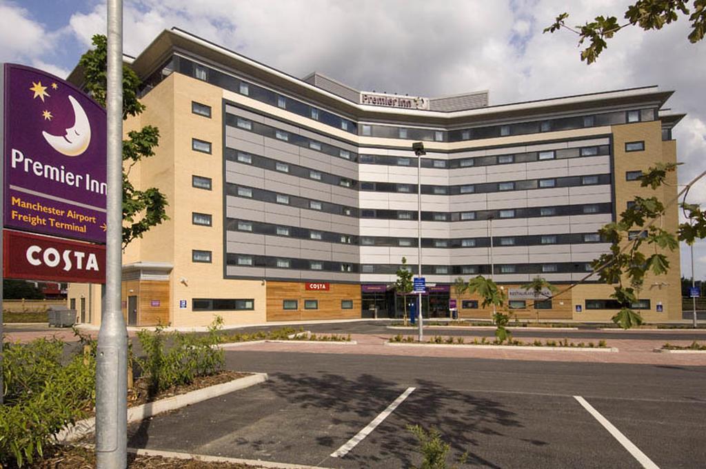 Premier Inn Manchester Airport Runger Lane North Хейл Экстерьер фото